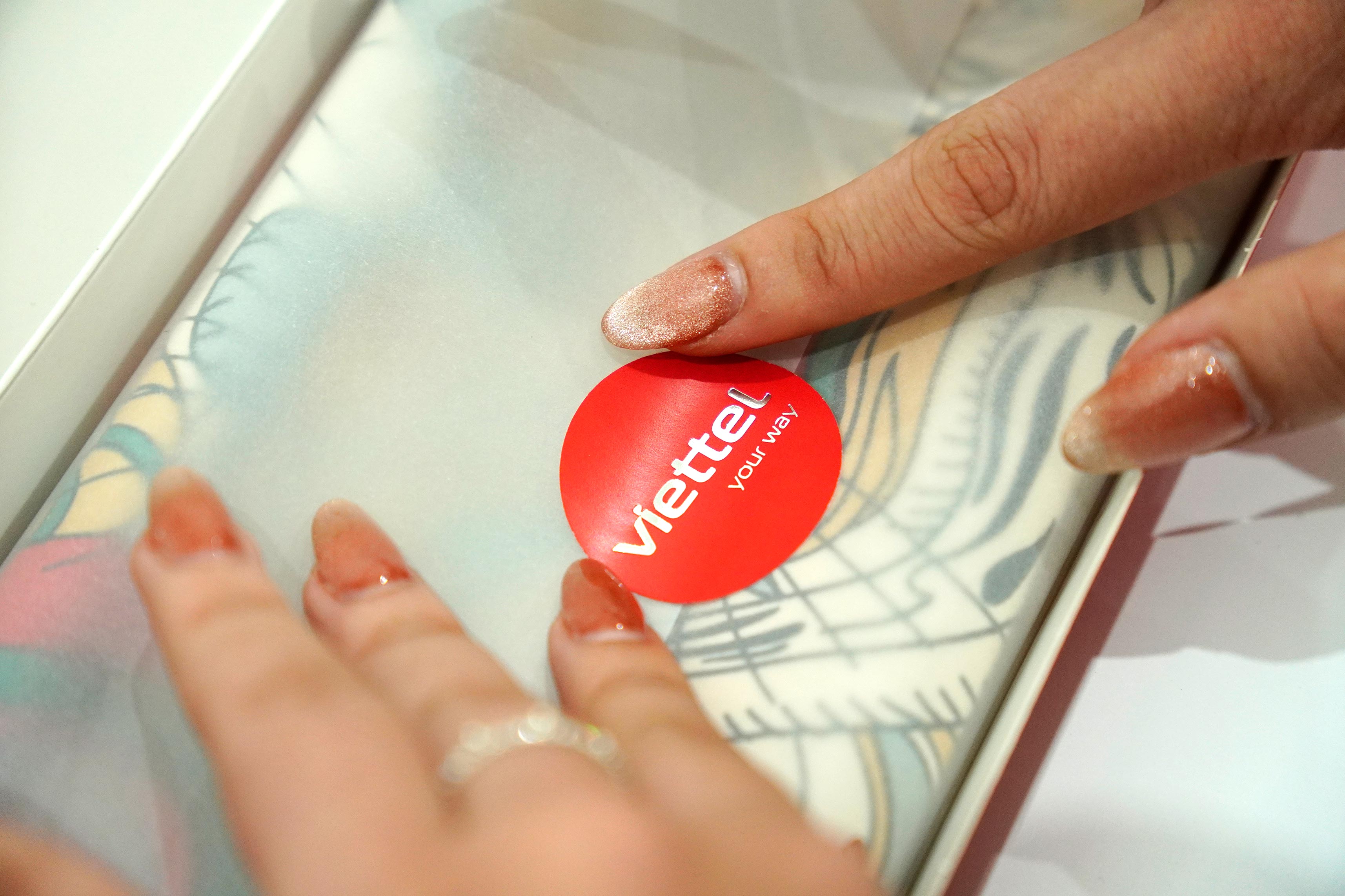 Nhãn dán được đặt in riêng, đảm bảo tính nhận diện thương hiệu