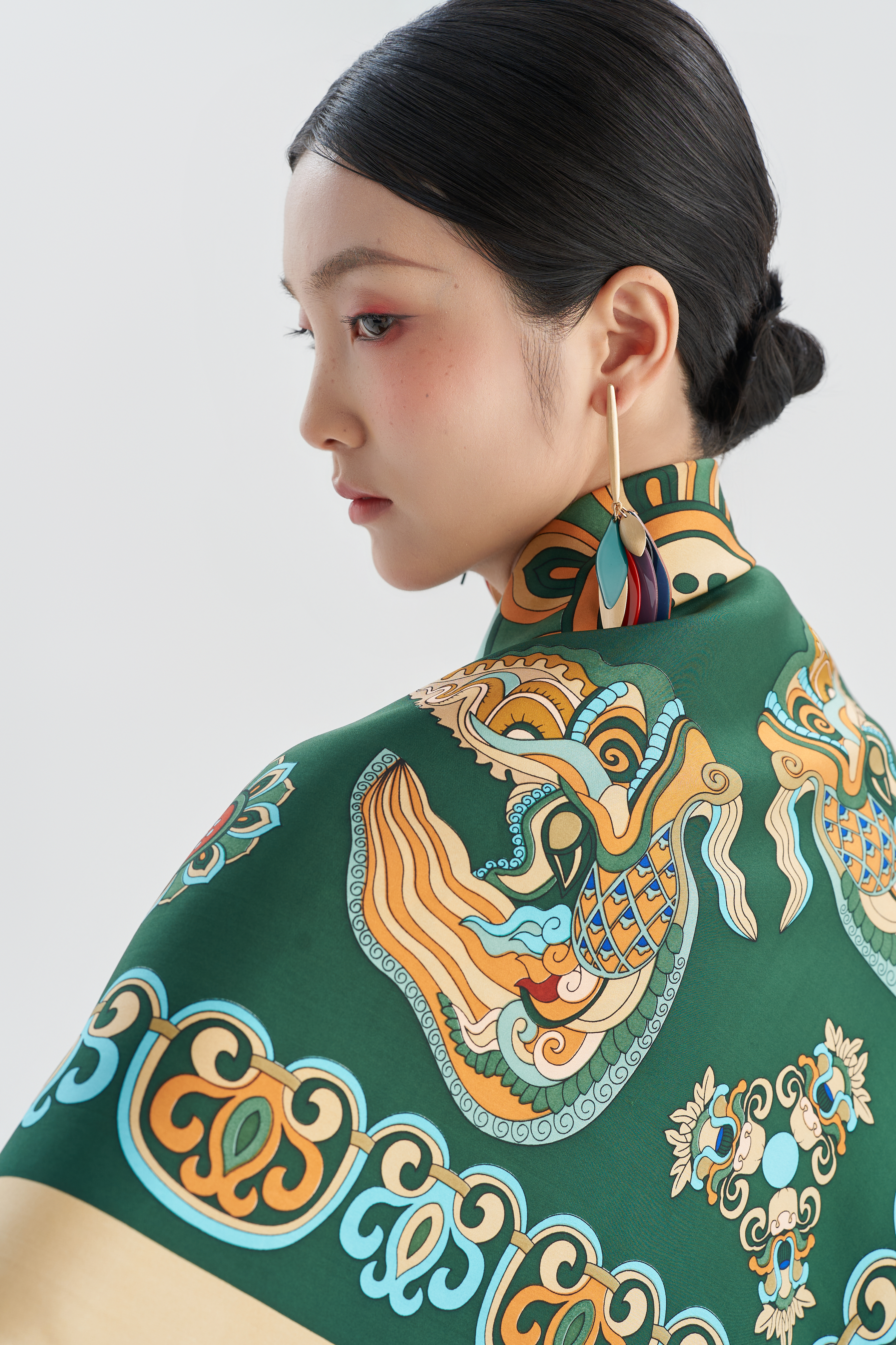 Khăn lụa Long Ngọc Vân Tiêu