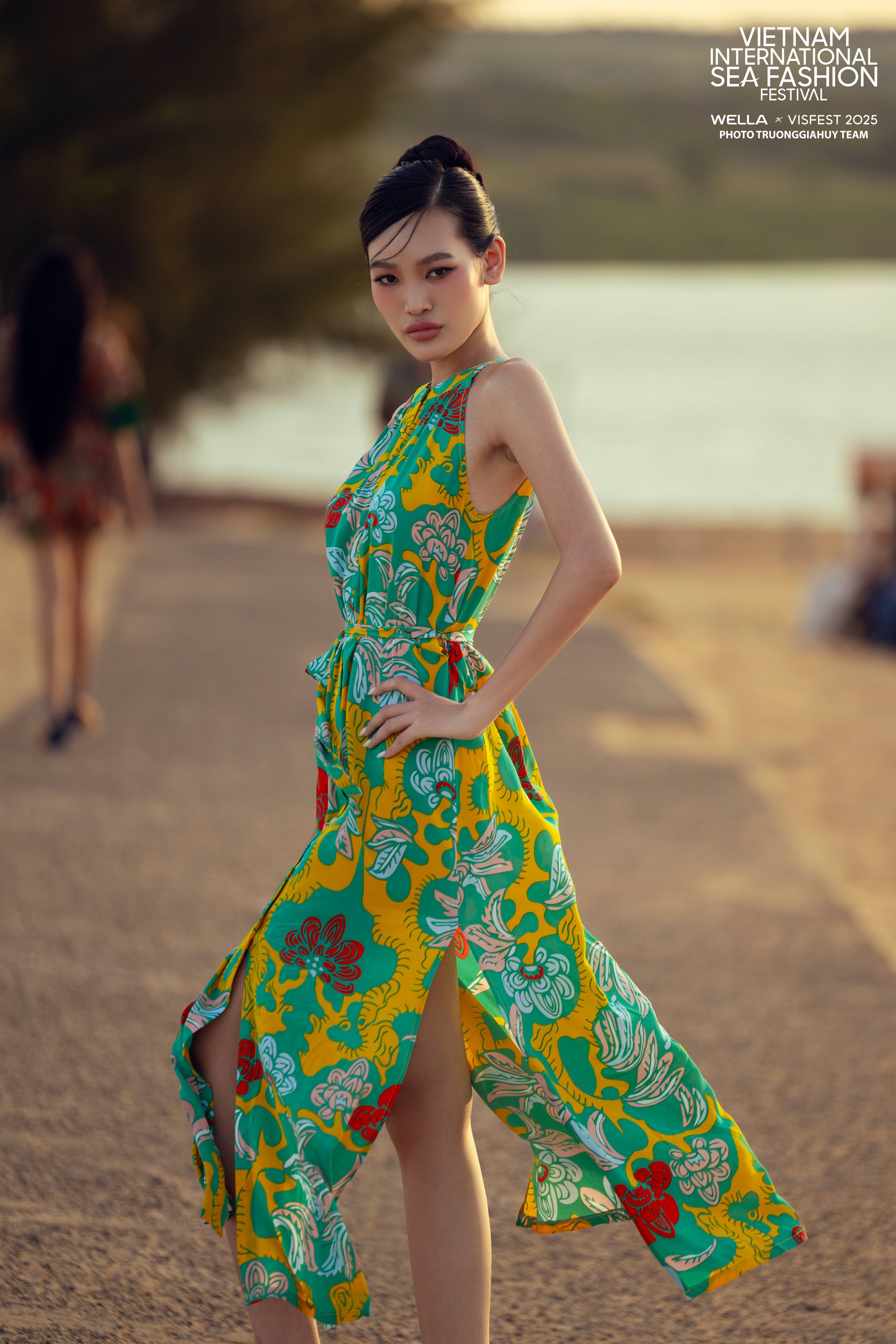 Các mẫu váy lụa tơ tằm thời thượng, đa dạng phong cách