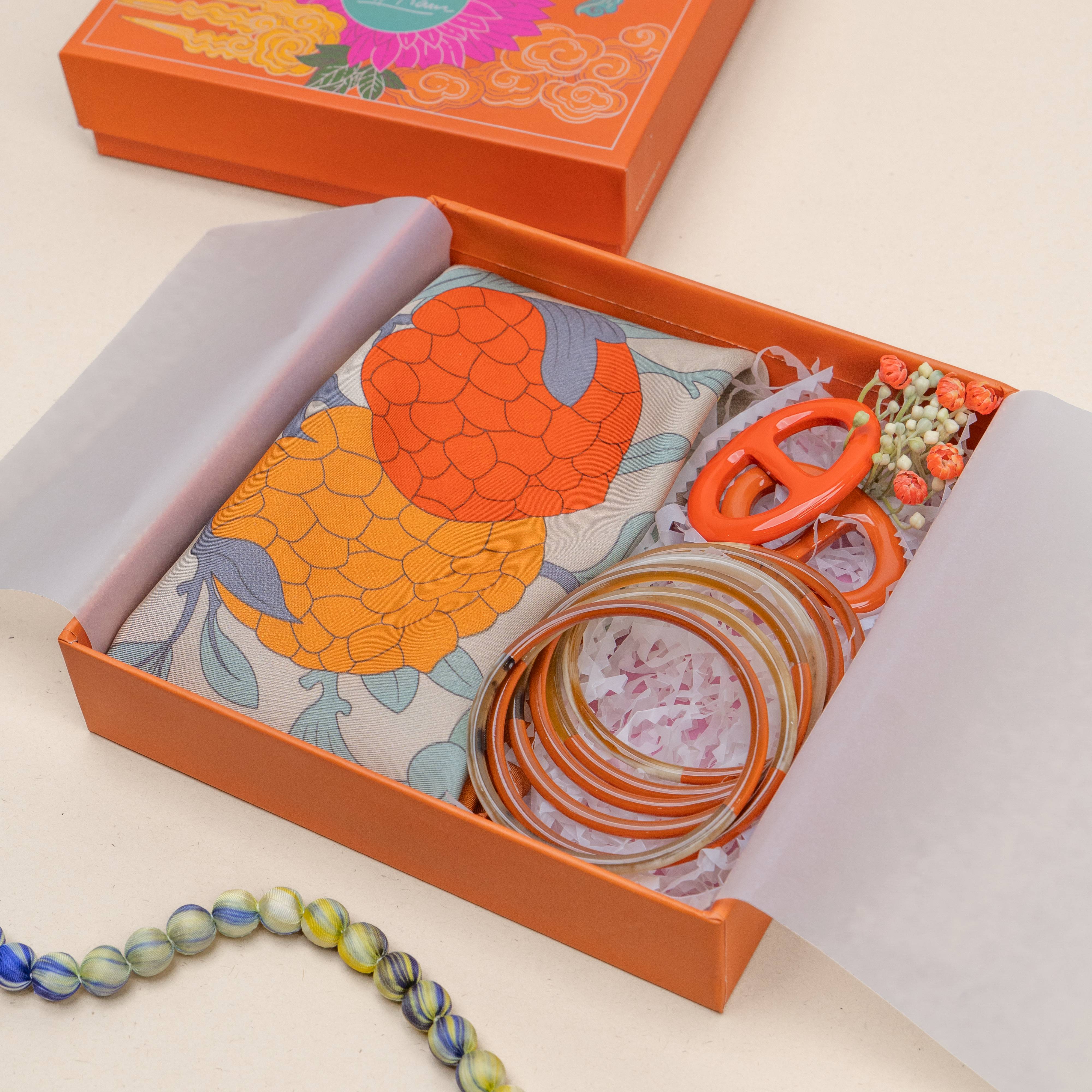 Mỗi set quà đẹp mắt, chỉn chu như gói trọn tâm huyết của Tơ Vàng