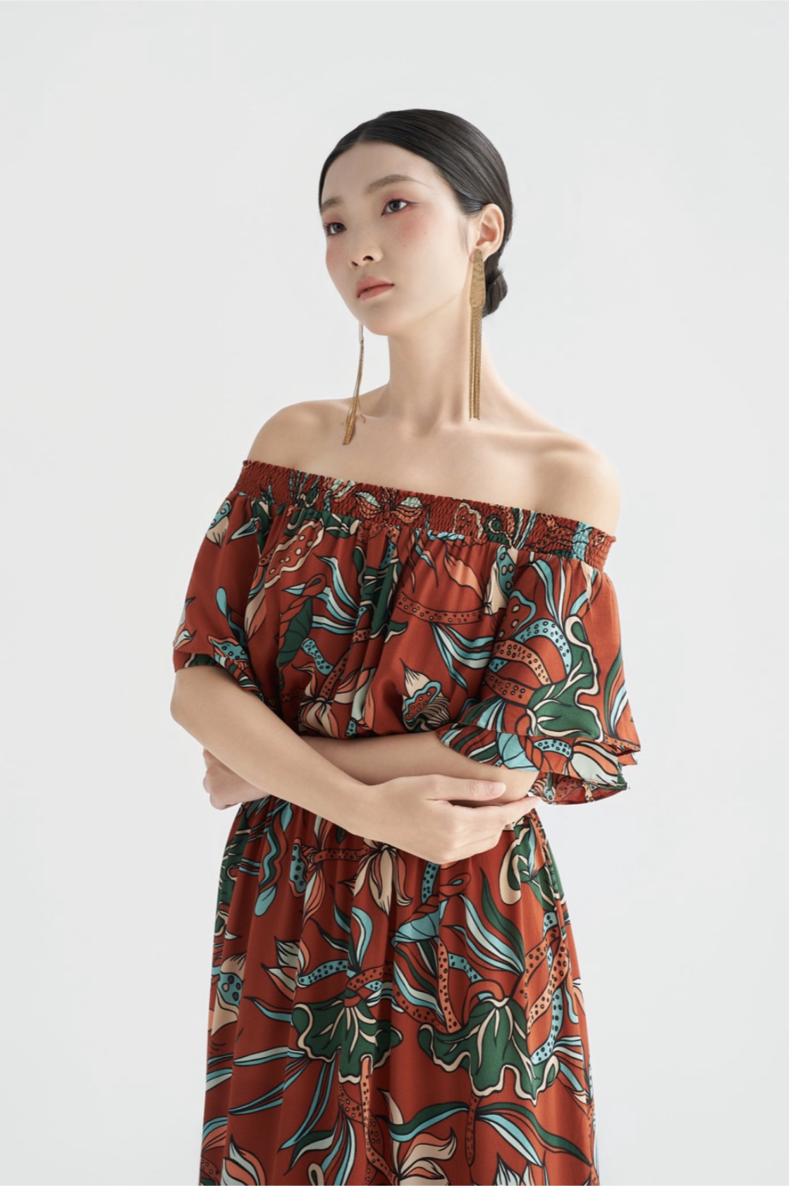 Váy lụa Maxi Mia hoạ tiết Liên Hoa Vũ đầy mới mẻ và sang trọng 