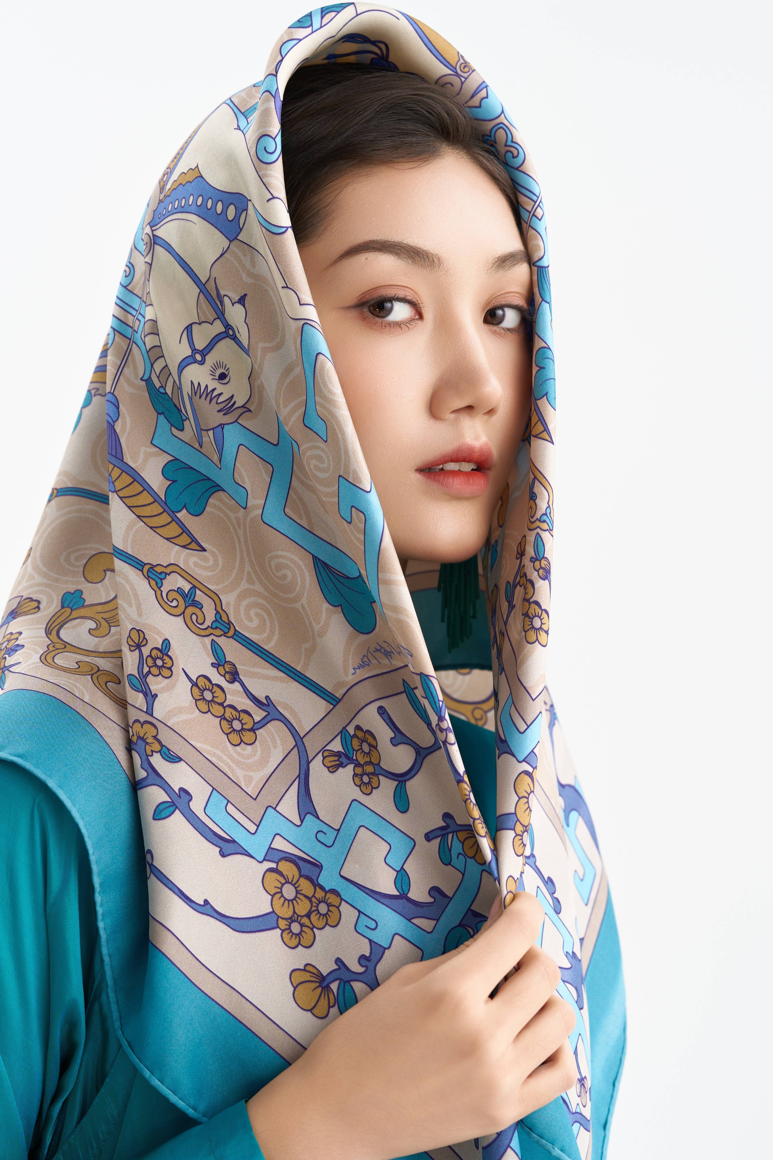 Khăn lụa Cát Mã Hí Mai Hoa/ Xanh Mây/ Size 90x90