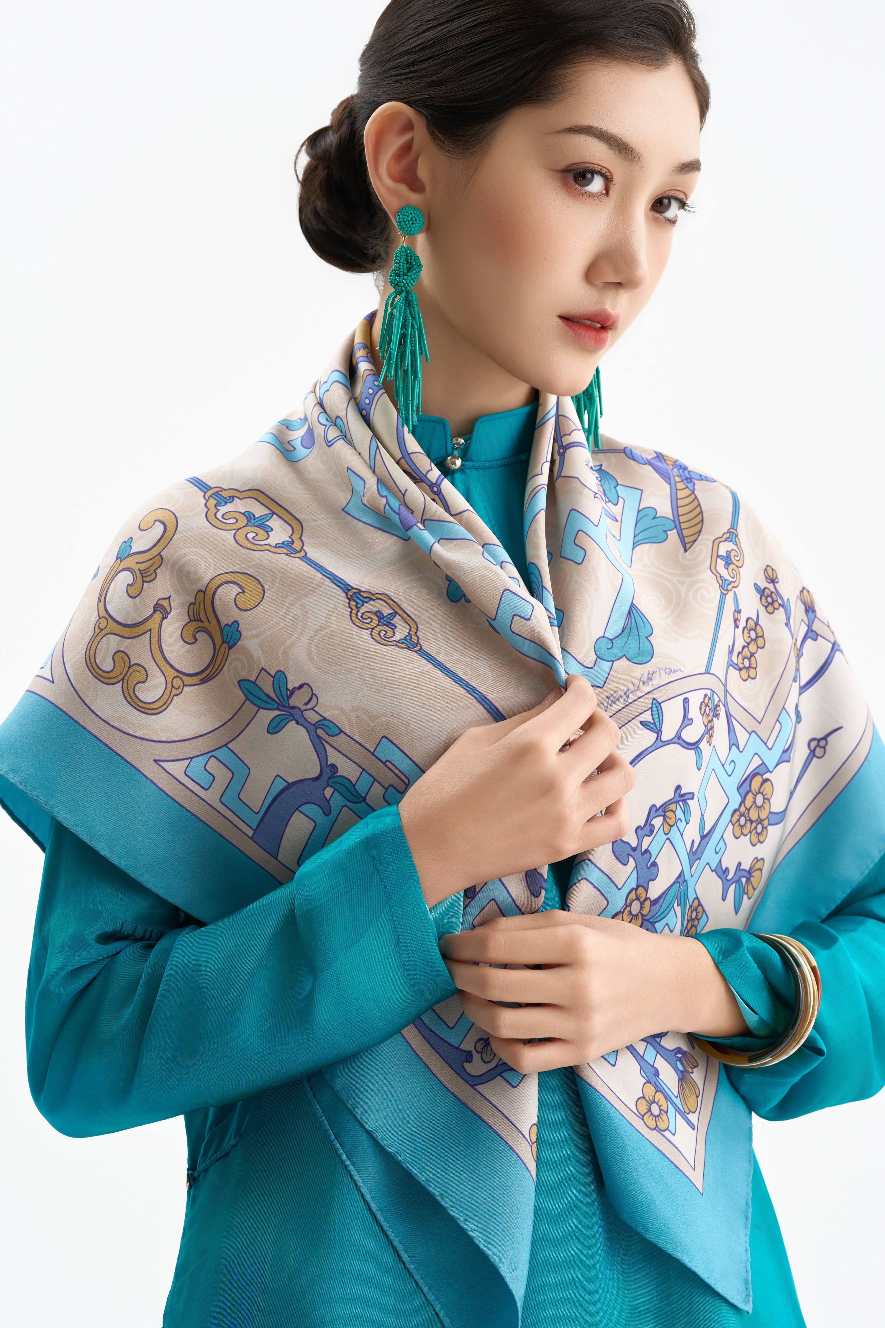 Khăn lụa Cát Mã Hí Mai Hoa/ Xanh Mây/ Size 90x90