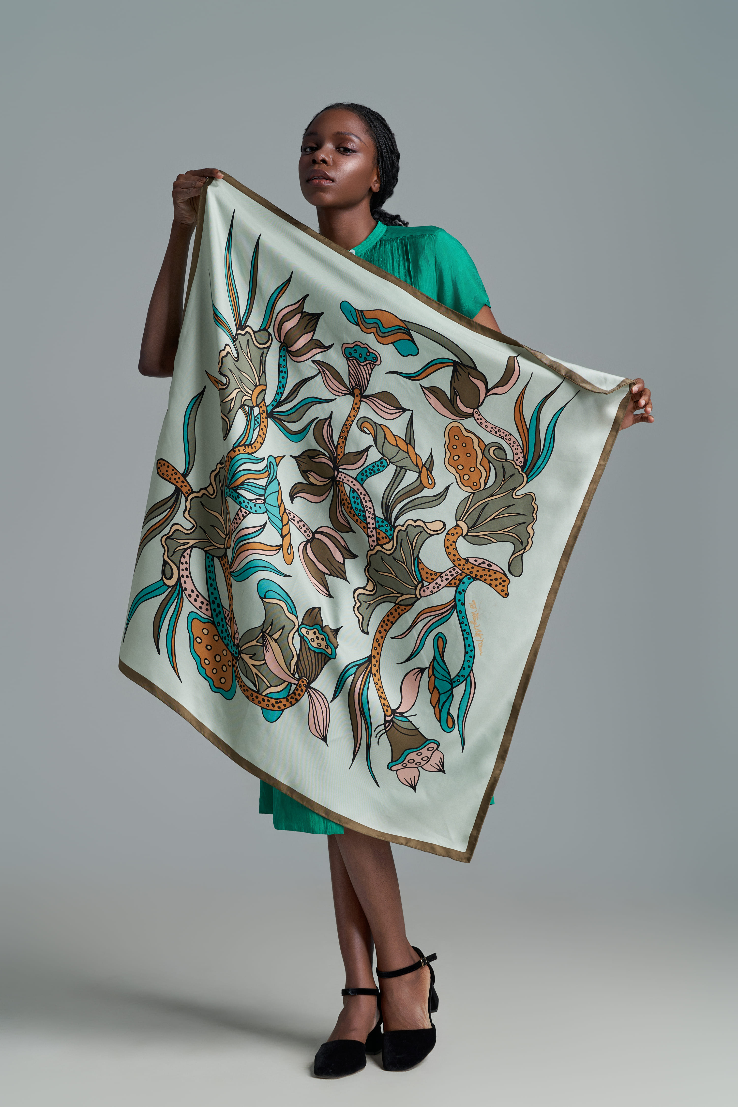 Khăn lụa Liên Hoa Vũ/ Kaki/ Size 90x90
