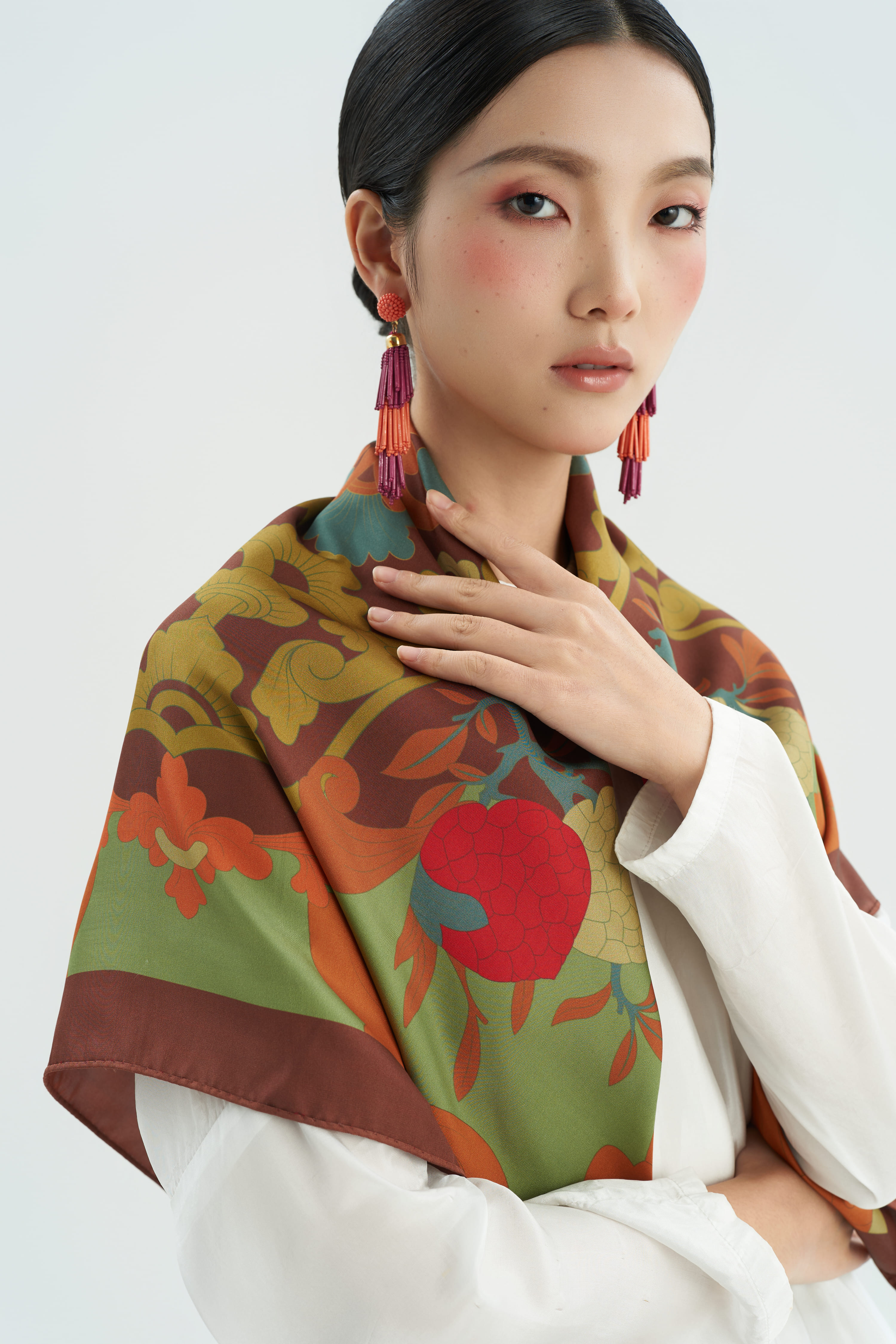 Khăn lụa Mãn Cầu Khởi Phúc/ Nâu/ Size 90x90