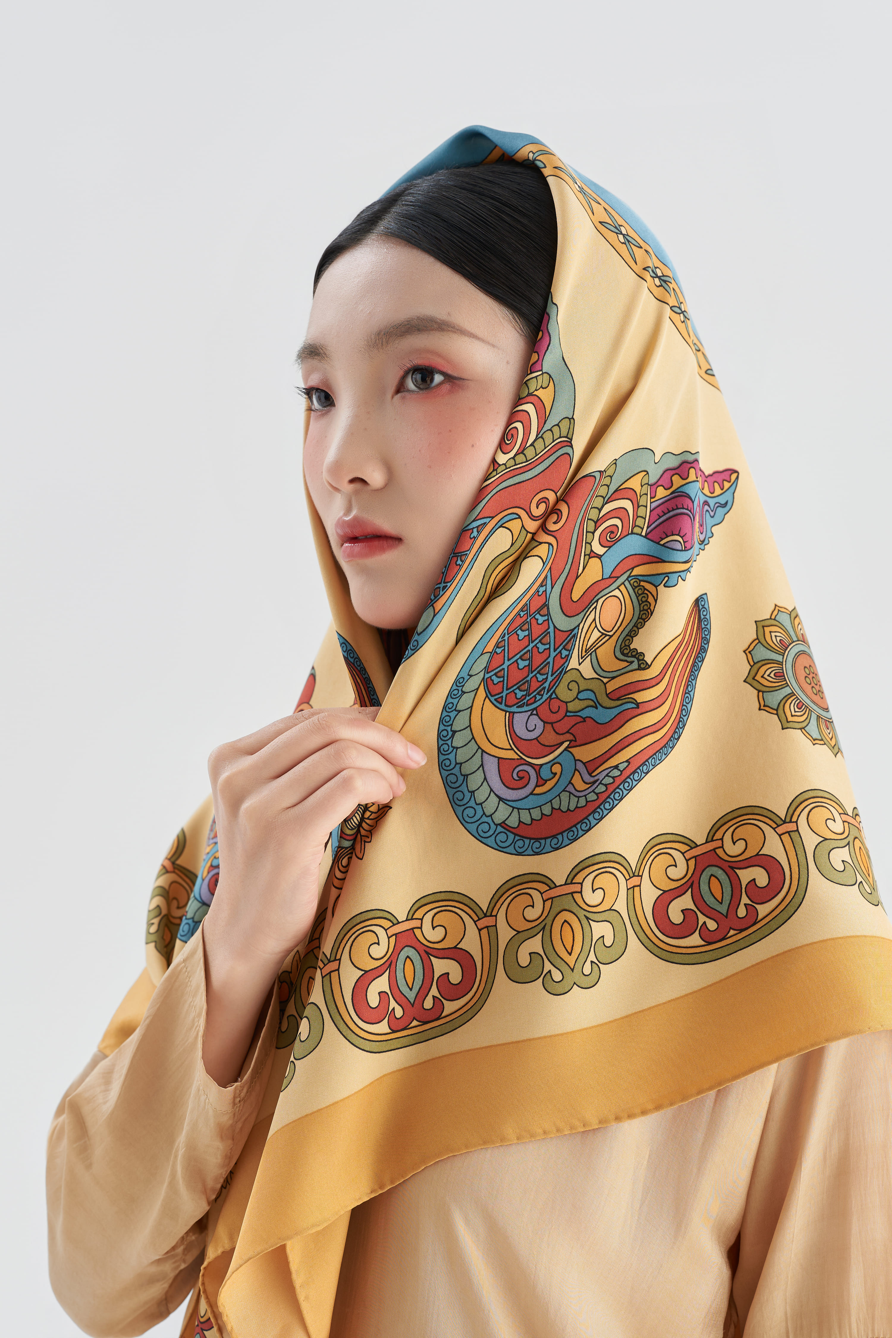 Khăn lụa Long Ngọc Vân Tiêu/ Vàng/ Size 100x100