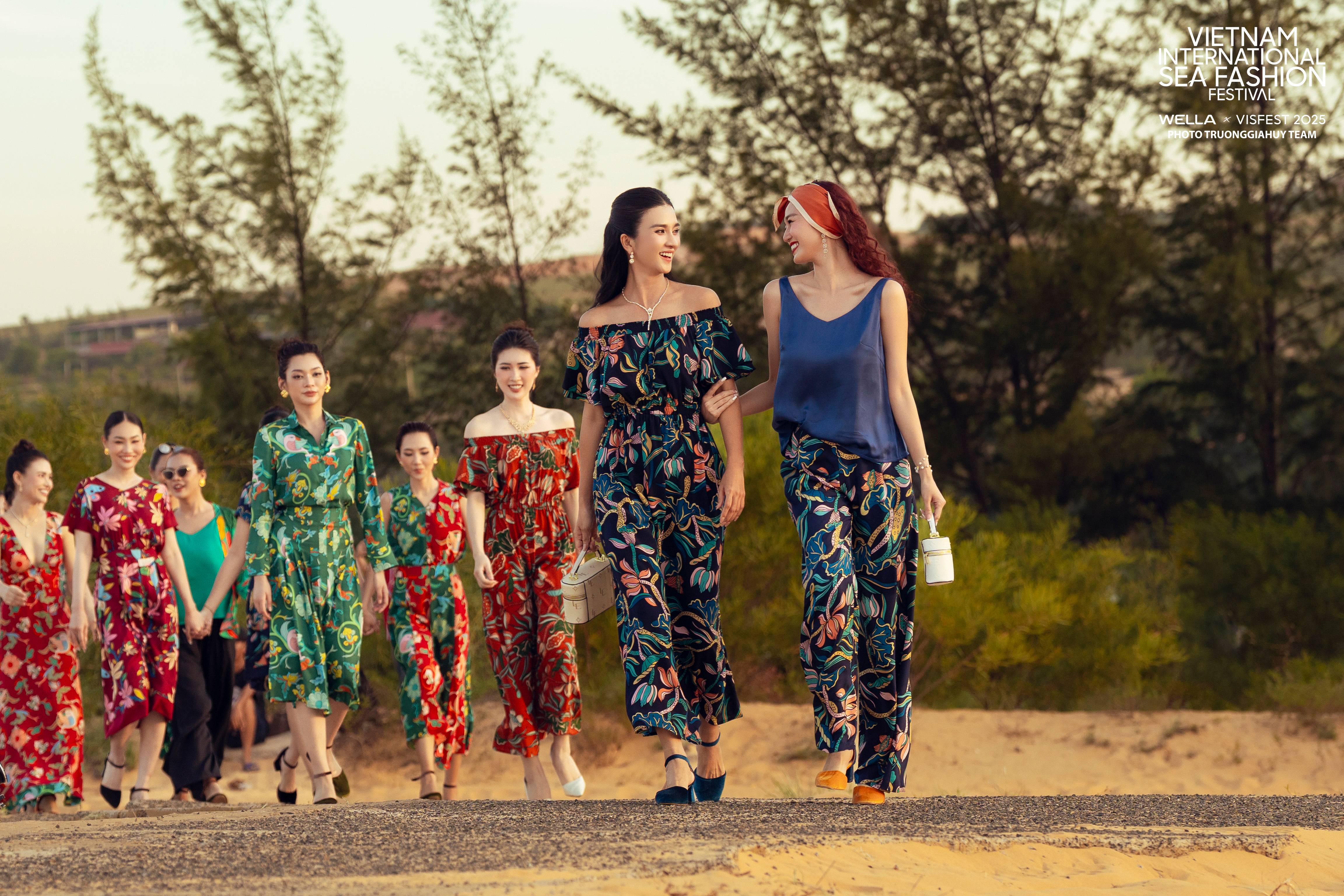 Tơ Vàng tại VISFest 2025: BST Hạ Vũ tỏa sáng cùng lụa Việt