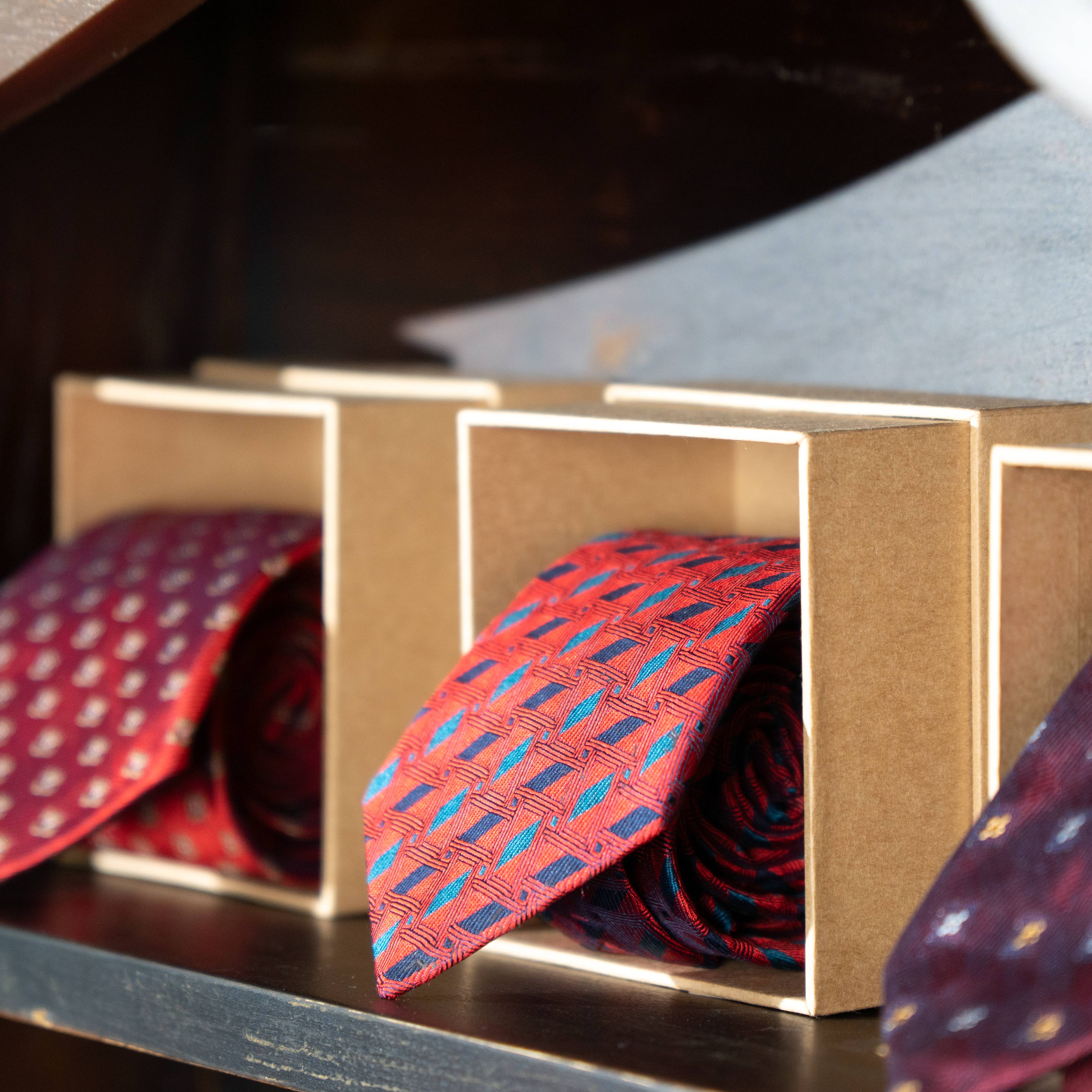 Cà vạt lụa – Biểu tượng cho phong thái lịch lãm của quý ông hiện đại