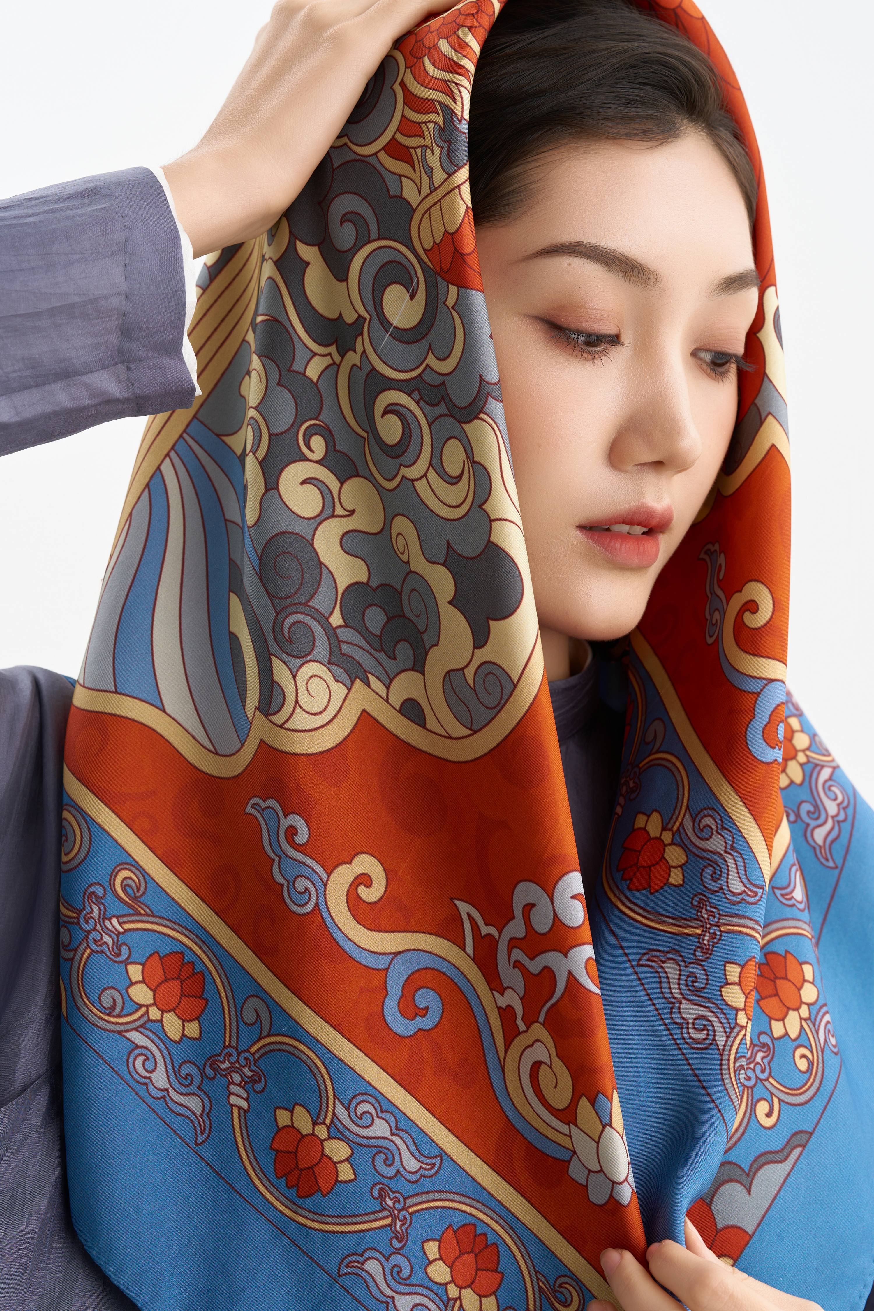 Khăn lụa Phượng Ảnh Lưu Vân/ Lam Tím/ Size 90x90 