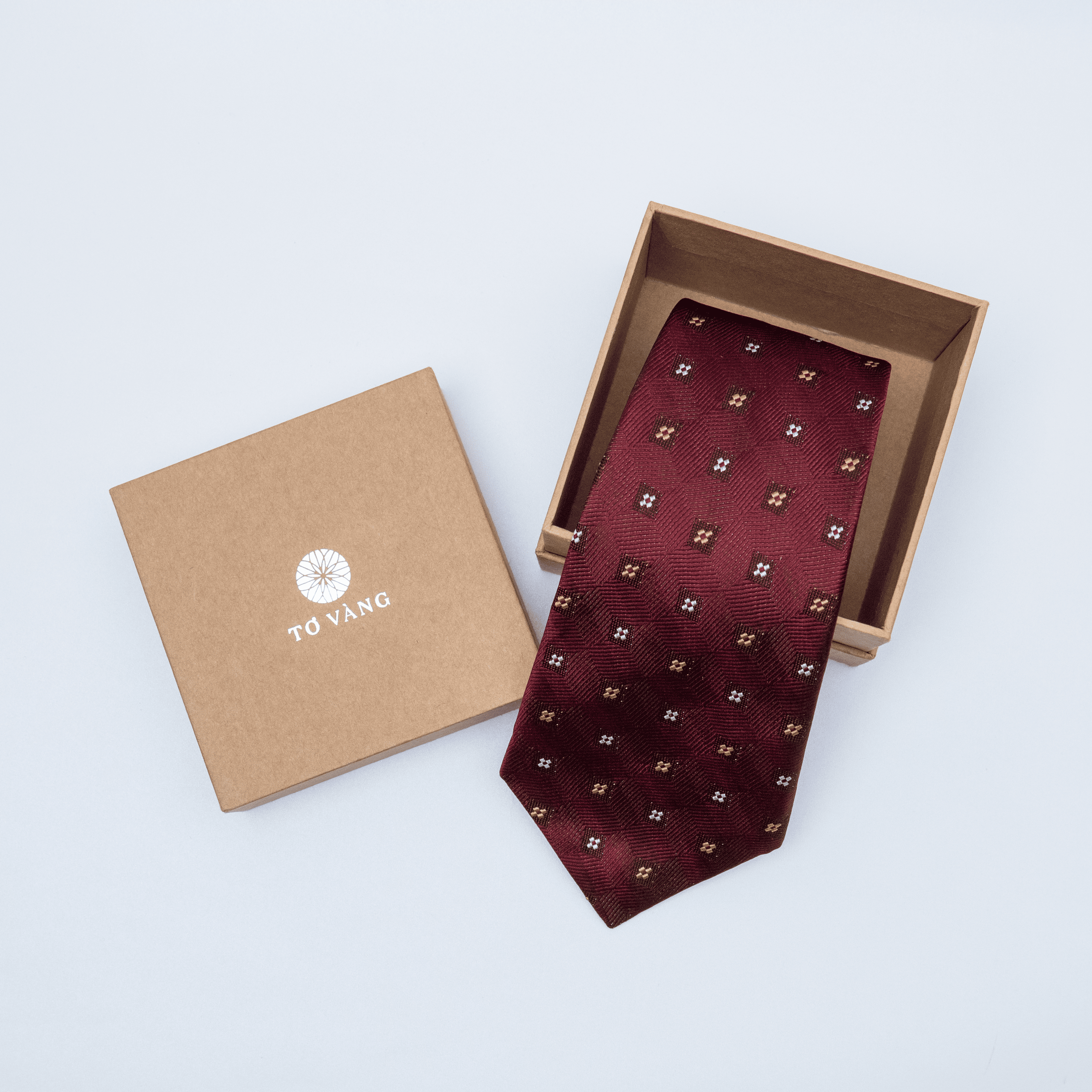 Cà vạt lụa ô vuông vàng trắng/ Mận