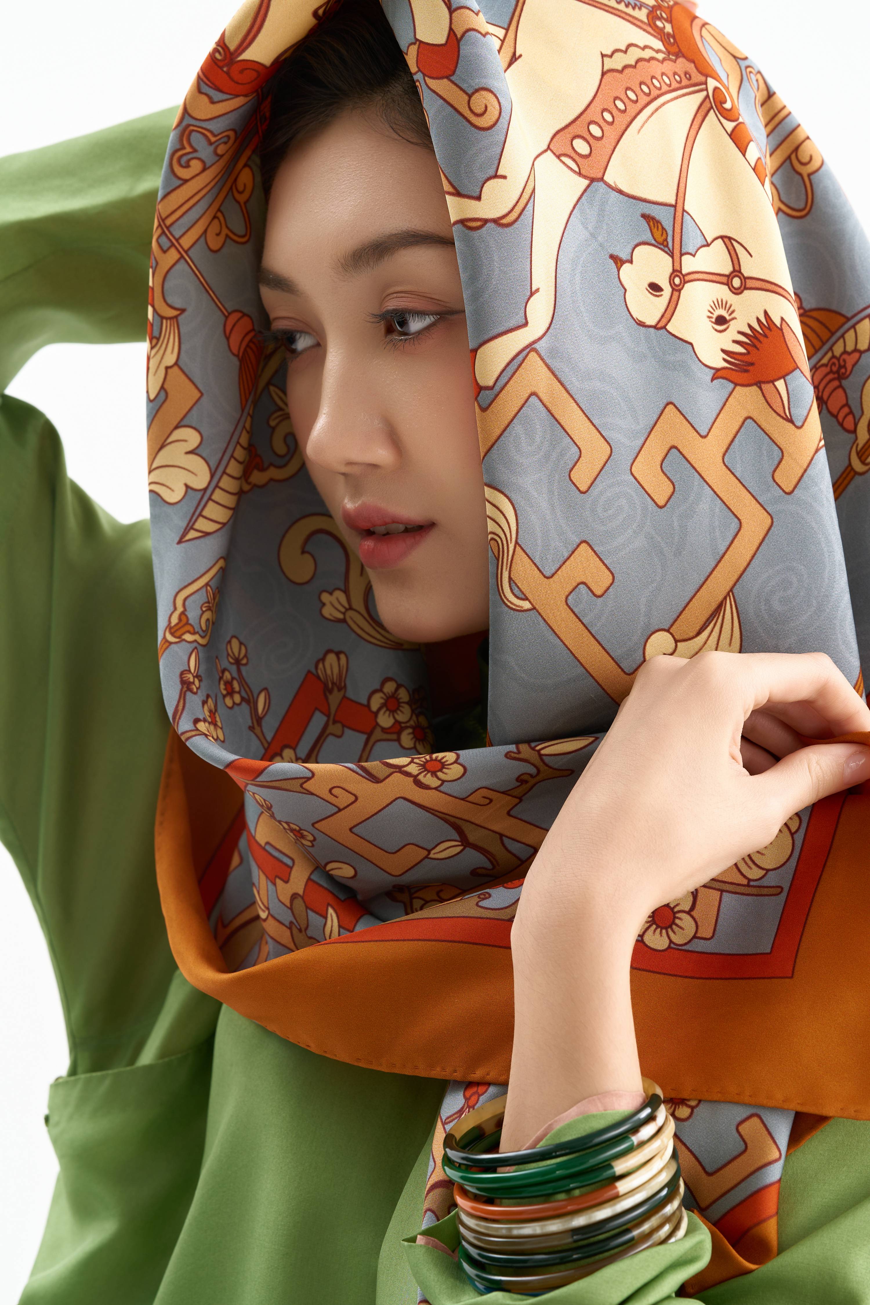 Khăn lụa Cát Mã Hí Mai Hoa/ Cam Đất/ Size 90x90