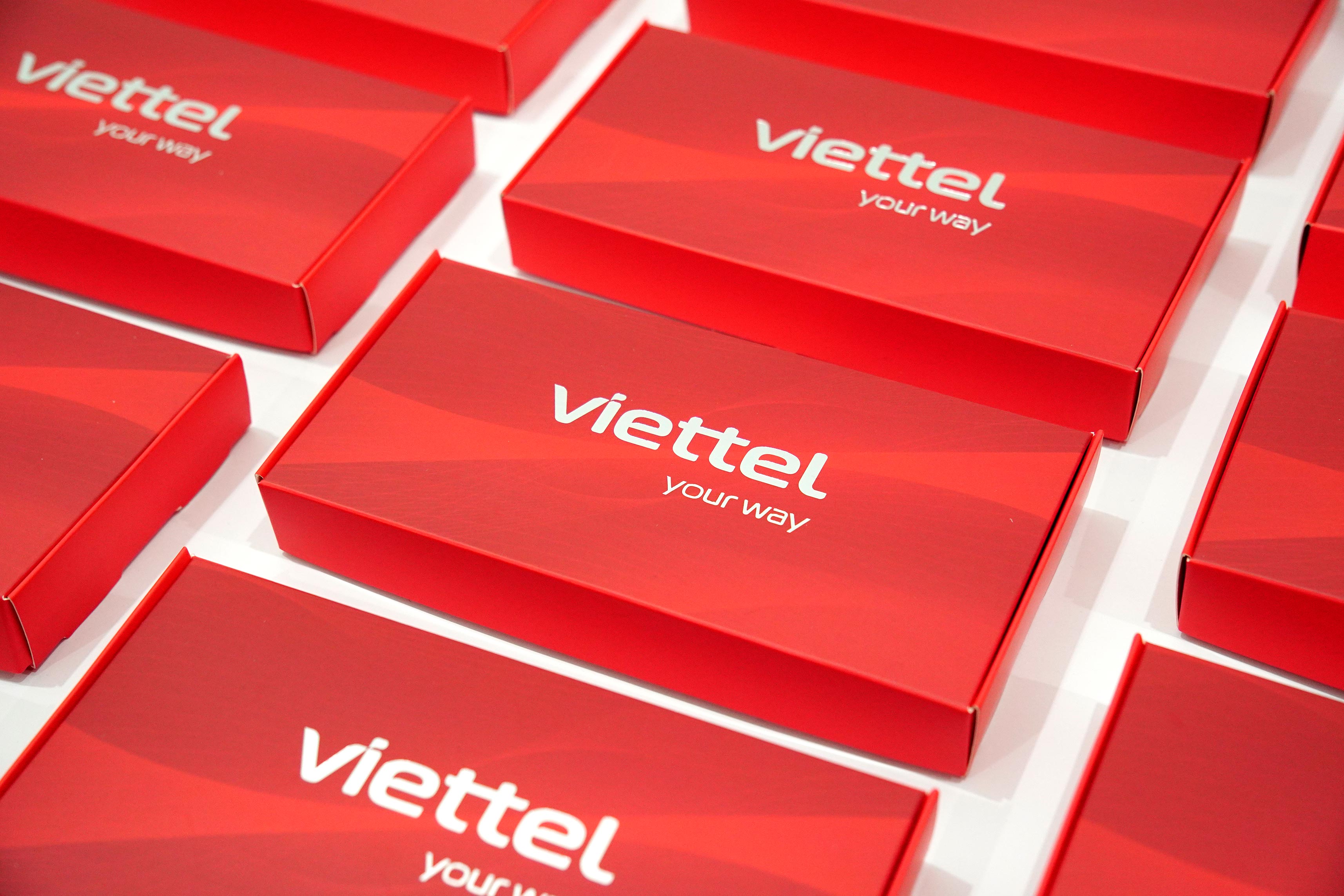 Viettel – Tập đoàn Công nghiệp & Viễn thông Quân đội chọn mua khăn lụa Tơ Vàng