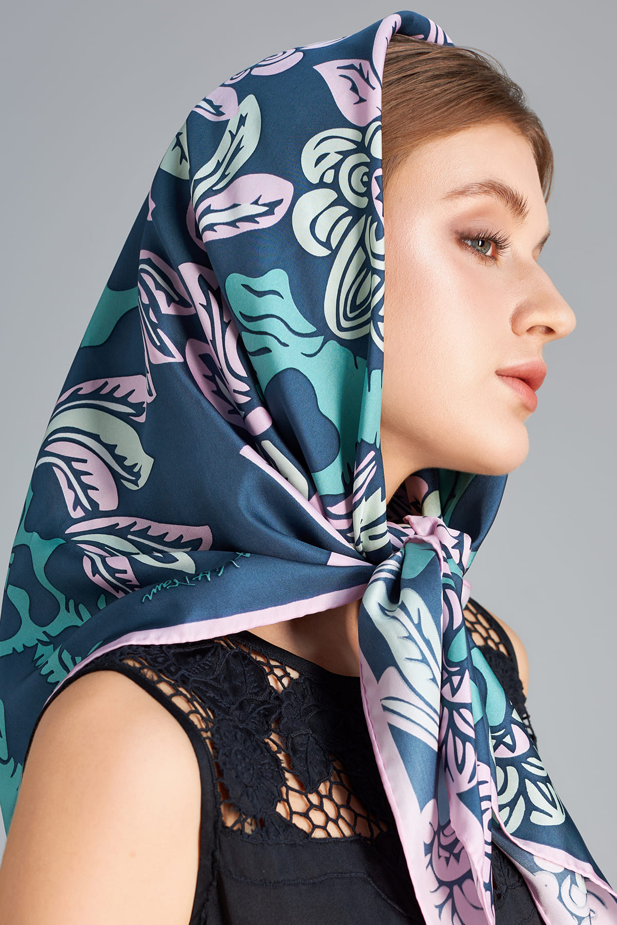 Khăn lụa Vườn Thanh Xuân/ Xanh Hồng/ Size 55x55