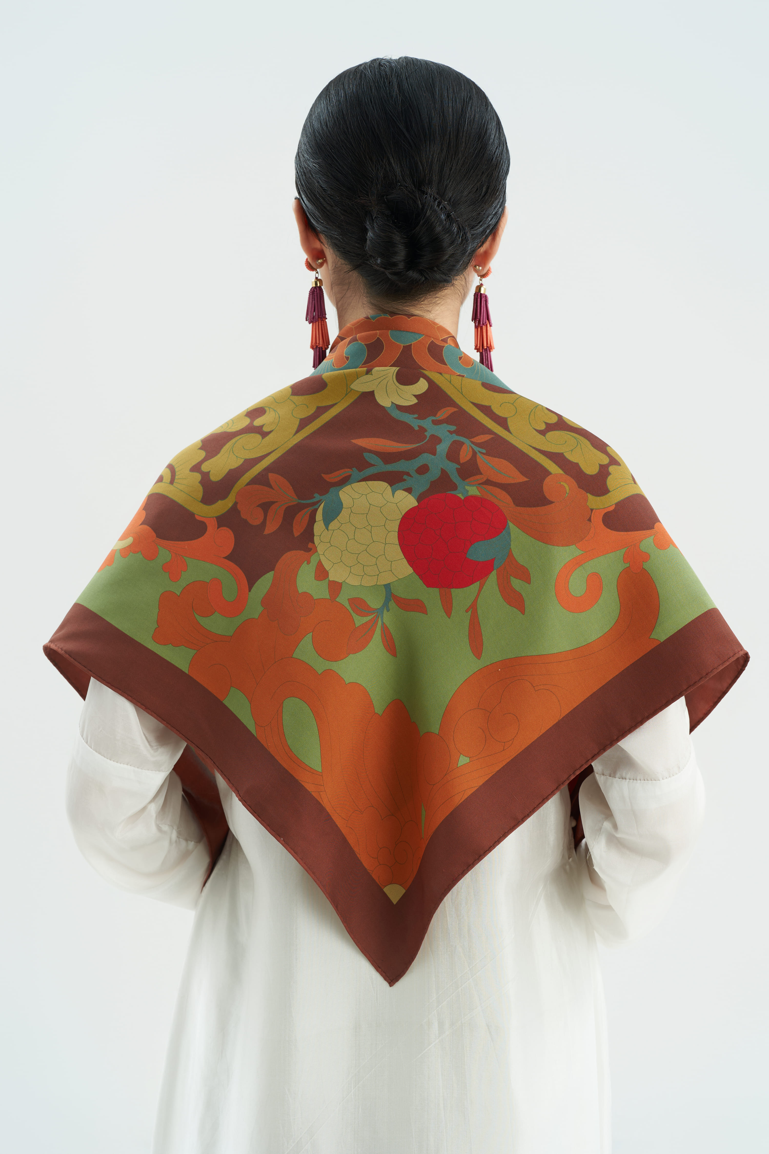 Khăn lụa Mãn Cầu Khởi Phúc/ Nâu/ Size 90x90