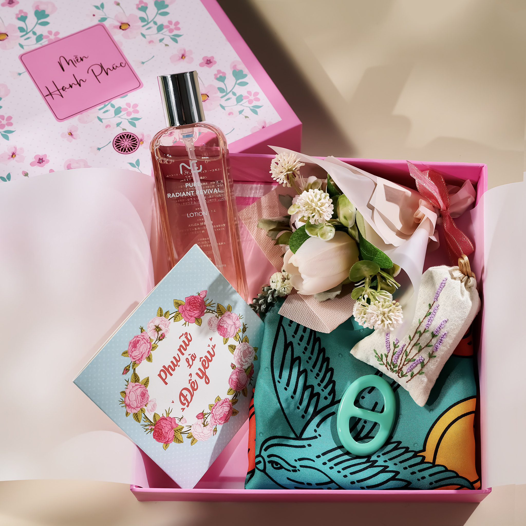 Quà 8/3 tinh tế năm 2026: Bí quyết chọn quà đúng tính cách, ghi điểm tuyệt đối