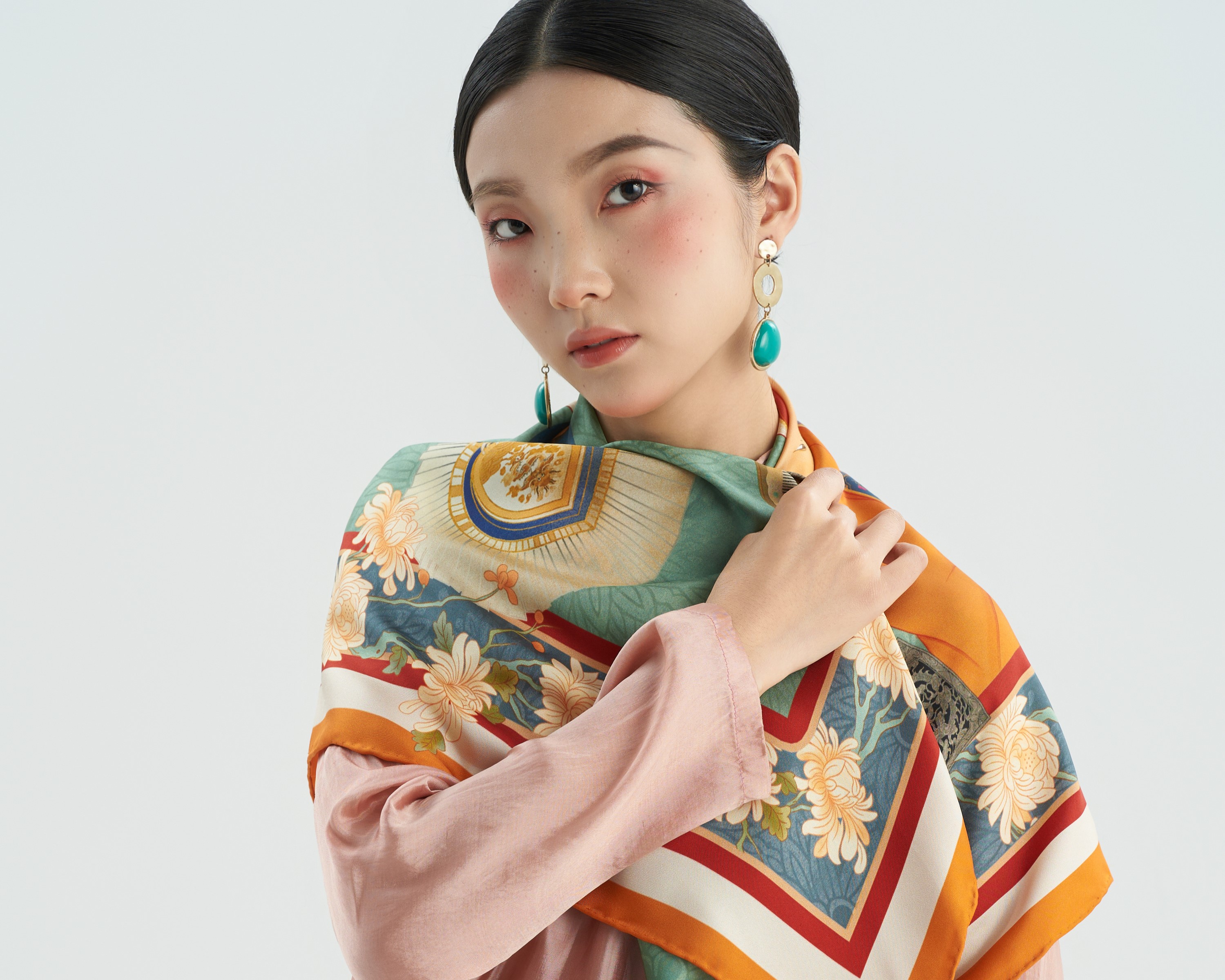 Khăn Trầm Bích Song Khuê – Nét đẹp phụ nữ Việt sống mãi với thời gian