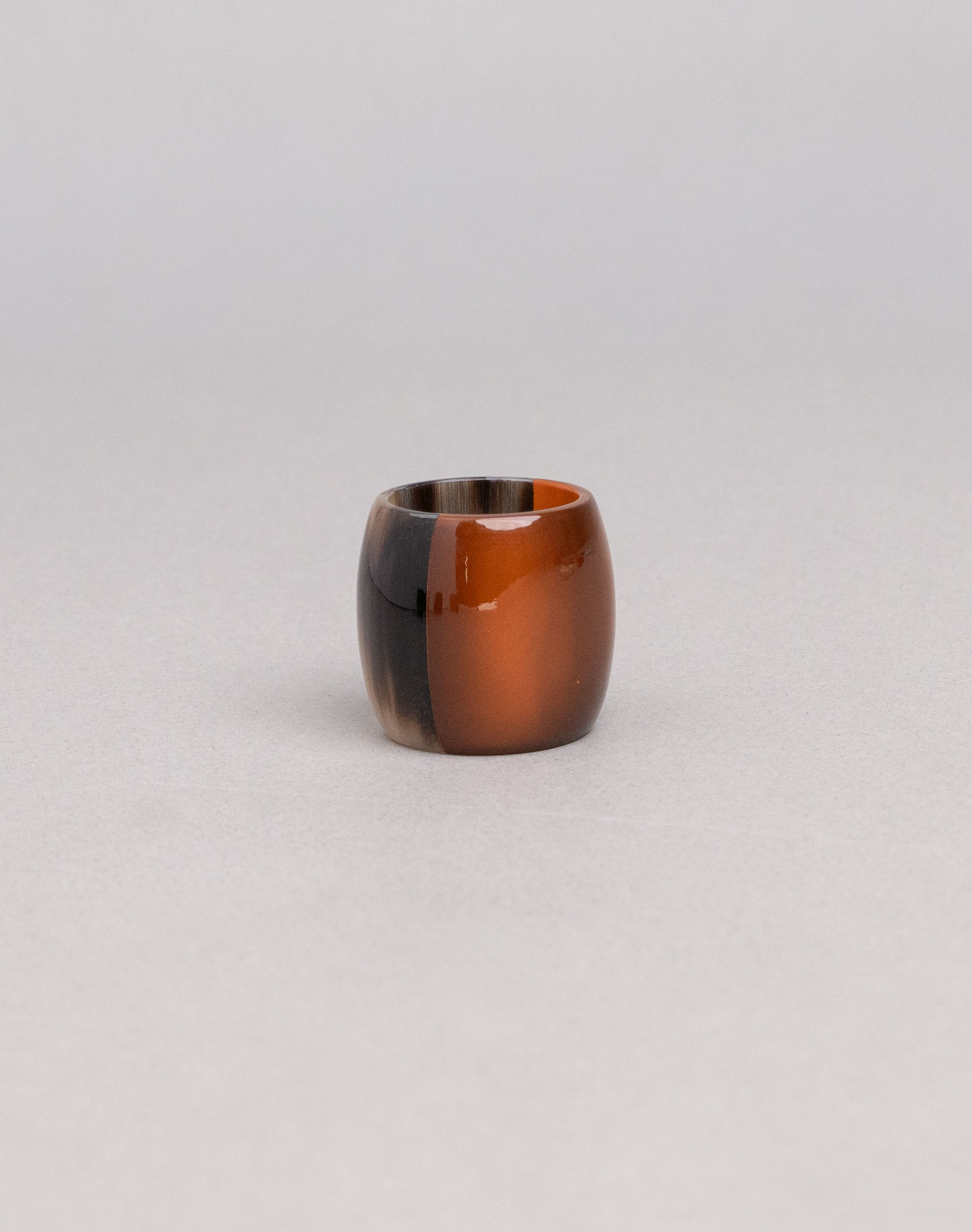 Cài khăn sơn mài hình trụ