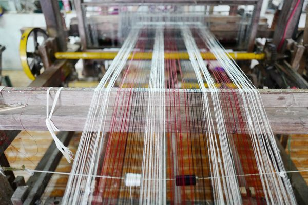 Hoạt động dệt lụa tơ tằm ở Việt Nam 