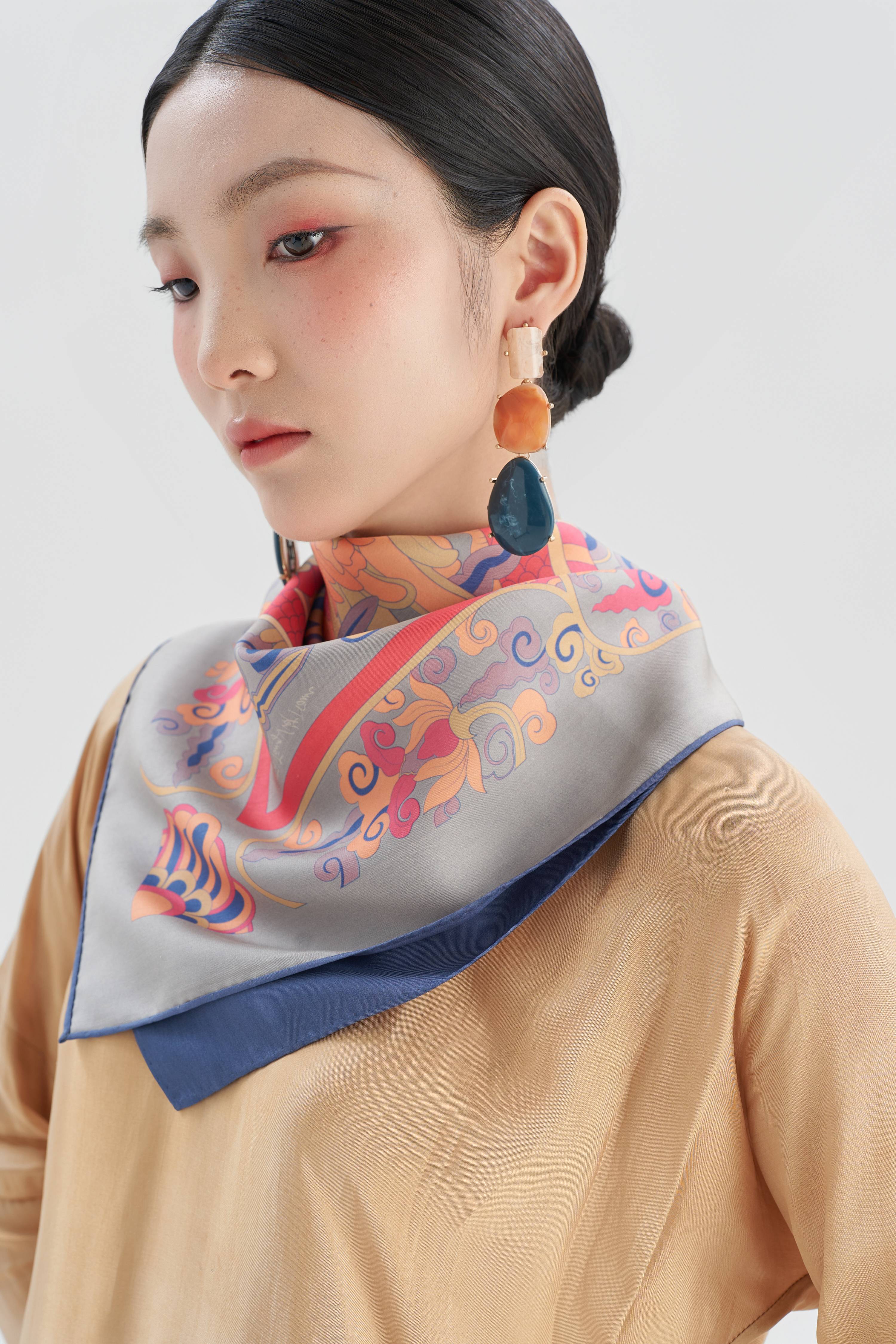 Khăn lụa tờ tằm của Lụa Tơ Vàng 